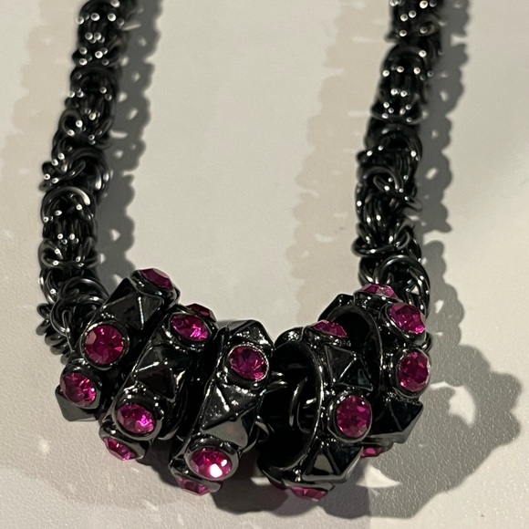 Chunky dark grey necklace with deep pink rhinestones from Givenchy - Picture 2 of 8